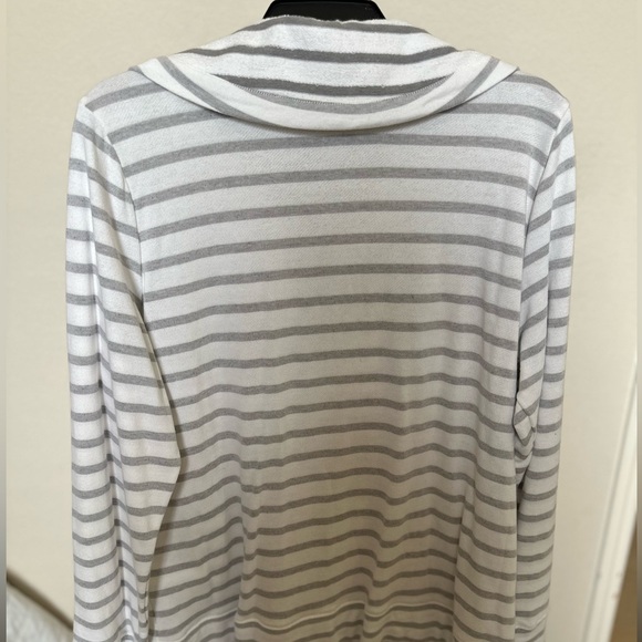 Michael Kors Active soft Jacket. All the way zip up. Size XL. White/gray. NWOT - Picture 4 of 7